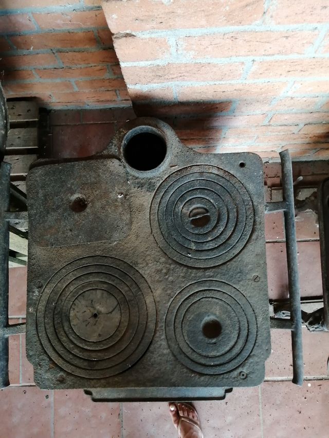 Stufa antica in ghisa