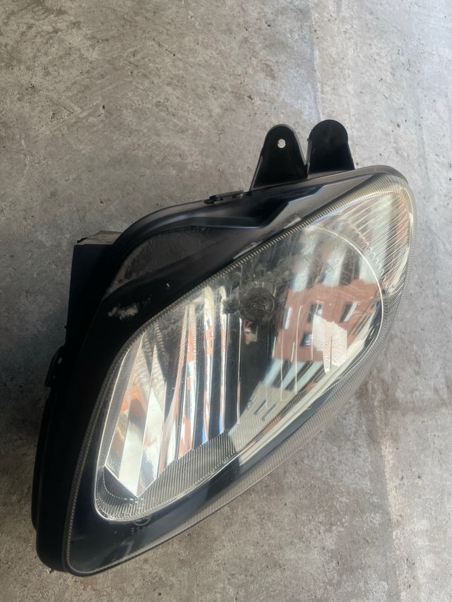 Pareja faros Burgman 650