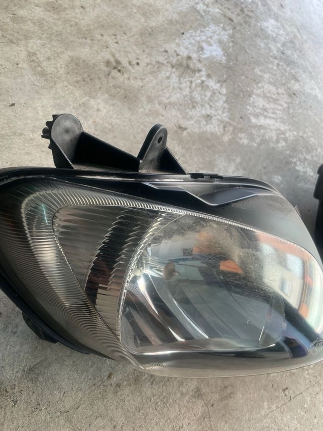 Pareja faros Burgman 650