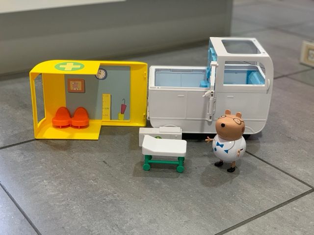 Ambulancia y centro medico Pepa Pig 