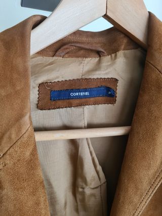 Chaqueta de  cuero. Cortefiel
