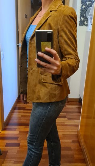 Chaqueta de  cuero. Cortefiel