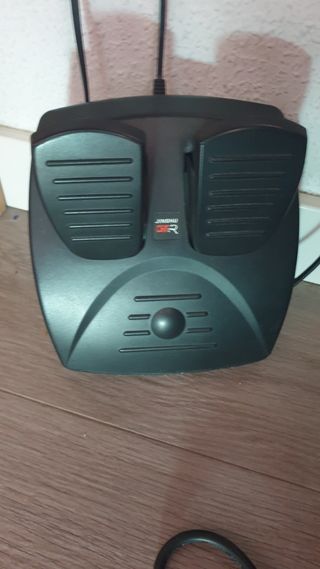 Volante y pedales GTR