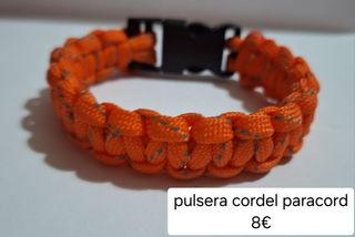 Pulseras,llaveros.