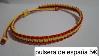 Pulseras,llaveros.