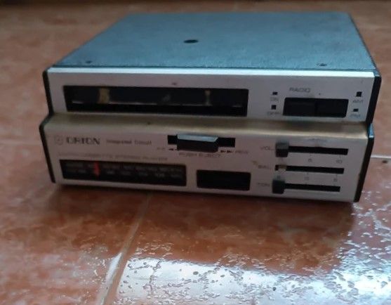 Radio de coche antigua marca Orion