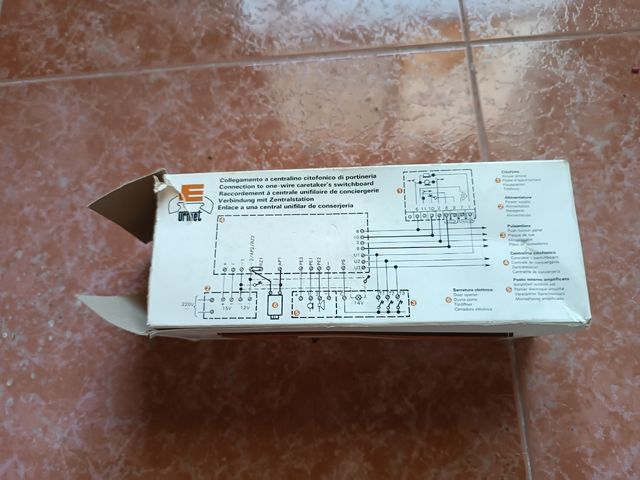 Teléfono fijo antiguo estilo góndola 