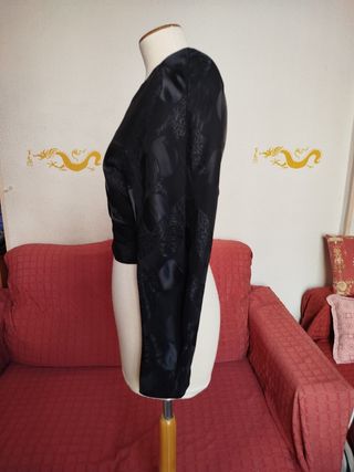 Top negro con una manga talla 40/42
