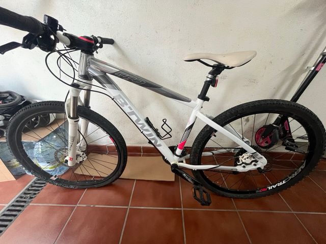 Bicicleta B-twin rockrider 560