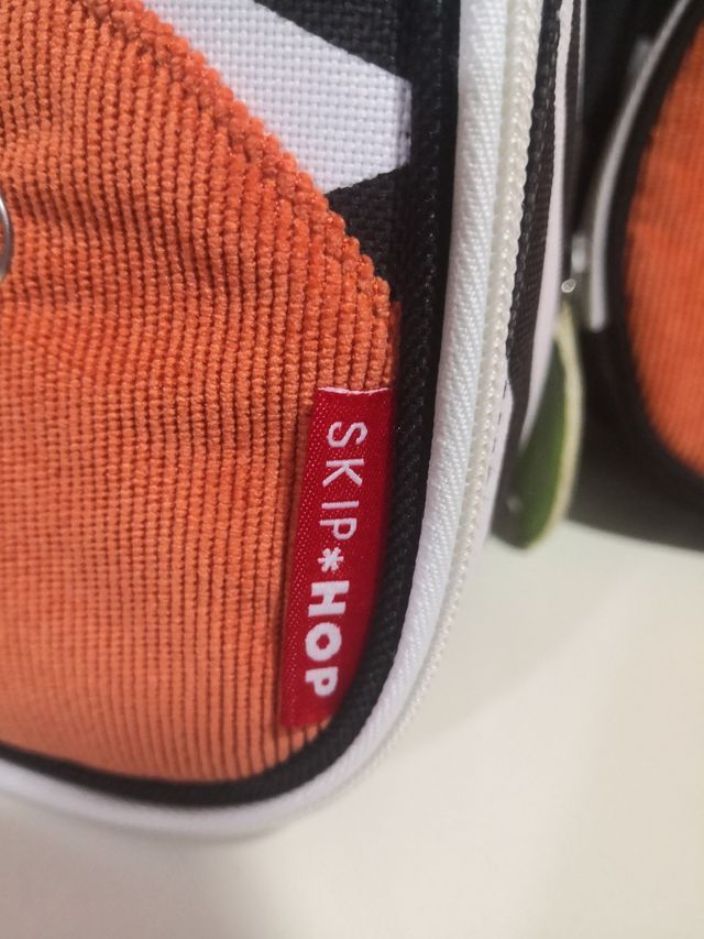 Mochila y bolsa almuerzo Skip Hop