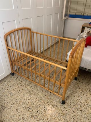 Cuna de pino macizo