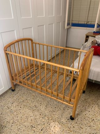 Cuna de pino macizo