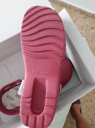 Zuecos feliz caminar