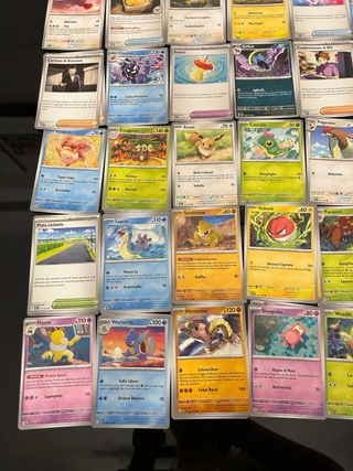Set di 132 carte pokemon