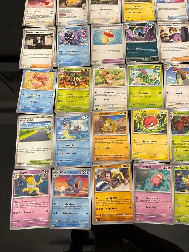 Set di 132 carte pokemon