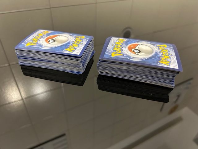 Set di 132 carte pokemon