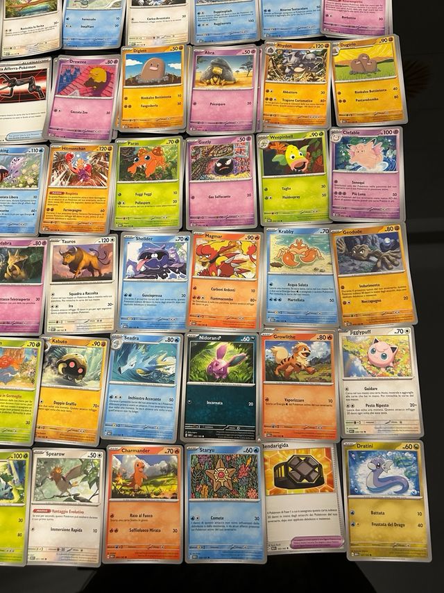 Set di 132 carte pokemon