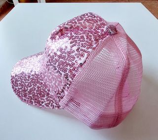 Gorra niña lentejuelas y rejilla rosa