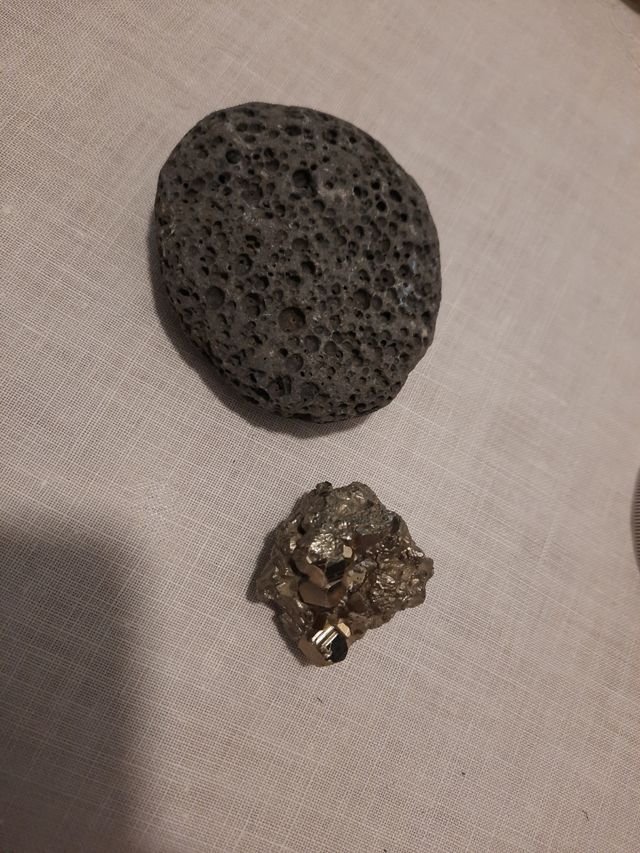 Minerali lava e pirite