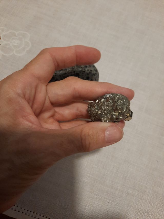 Minerali lava e pirite