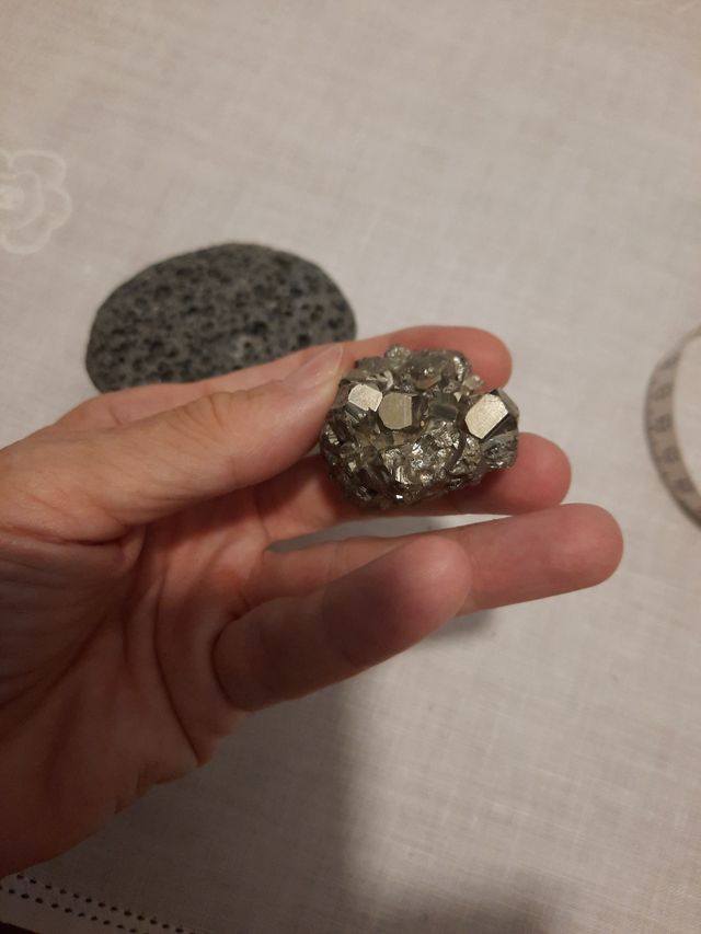 Minerali lava e pirite