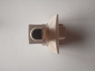 Enchufe trifásico empotrable con macho