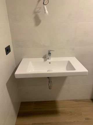 Lavabo de 80 Roca + grifo Grohe