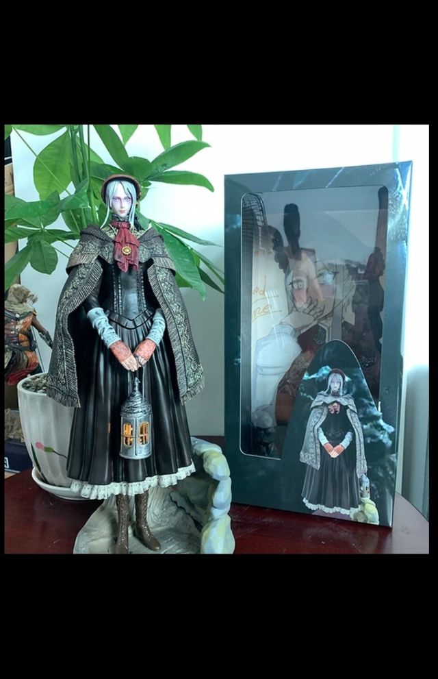 Figura bloodborne muñeca