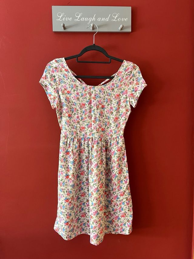 Vestido corto floreado Bershka - Nuevo