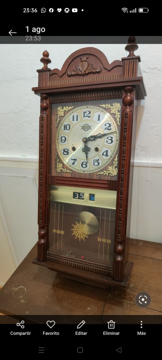 Reloj vintage de pared a cuerda