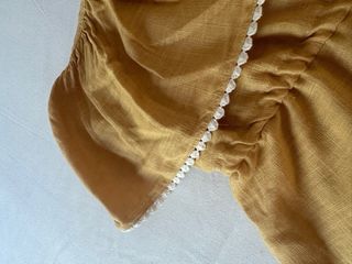 Top mostaza Zara Hombros asimetricos