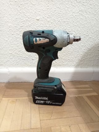 Llave de impacto Makita + 2 baterías
