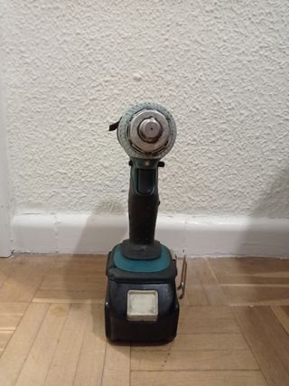 Llave de impacto Makita + 2 baterías