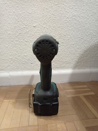 Llave de impacto Makita + 2 baterías