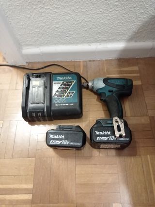 Llave de impacto Makita + 2 baterías