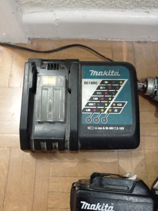 Llave de impacto Makita + 2 baterías