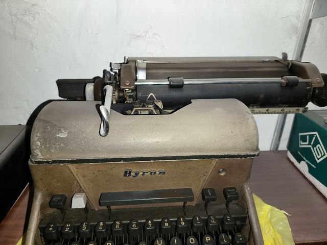 Máquina de escribir Byron