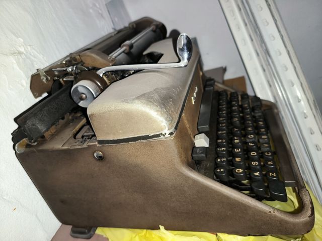 Máquina de escribir Byron