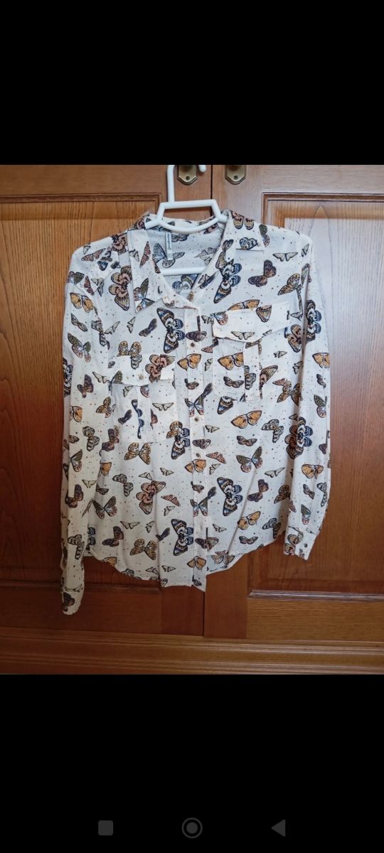 Camisa de mariposas