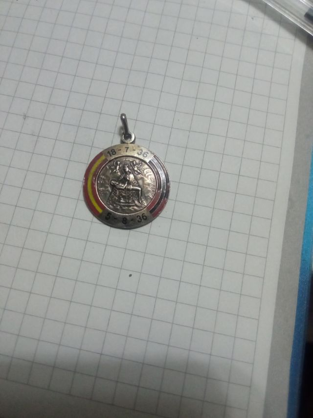 MEDALA VIRGEN DE ÁFRICA PLATA