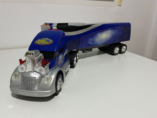 Juguete de camión azul