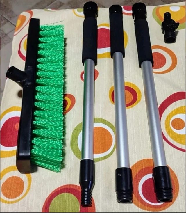 CEPILLO LIMPIEZA CON CHORROS DE AGUA.
