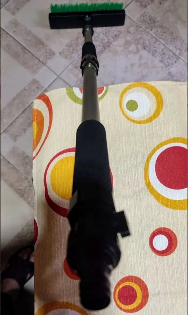 CEPILLO LIMPIEZA CON CHORROS DE AGUA.