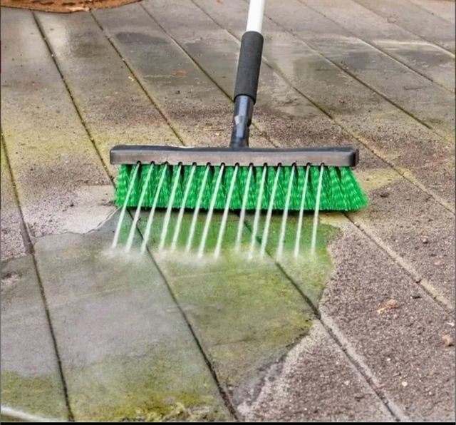 CEPILLO LIMPIEZA CON CHORROS DE AGUA.