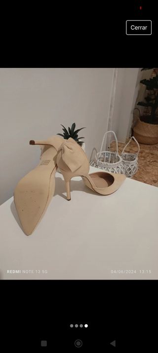 Zapatos de tacón y lazo trasero 