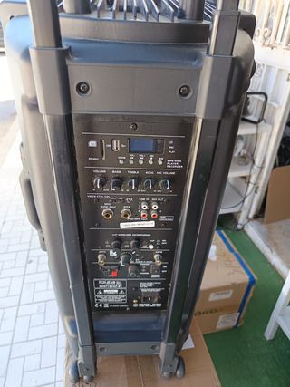 Altavoces autosmplificados