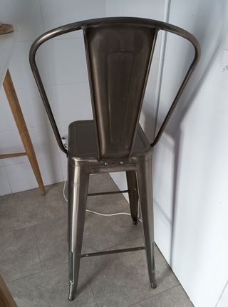 Taburete metálico cocina