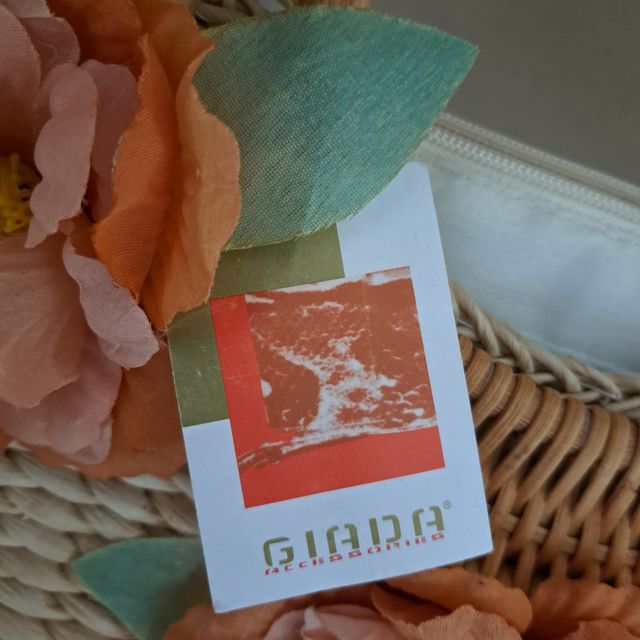 OFERTA! Bello bolso de mano con flores 