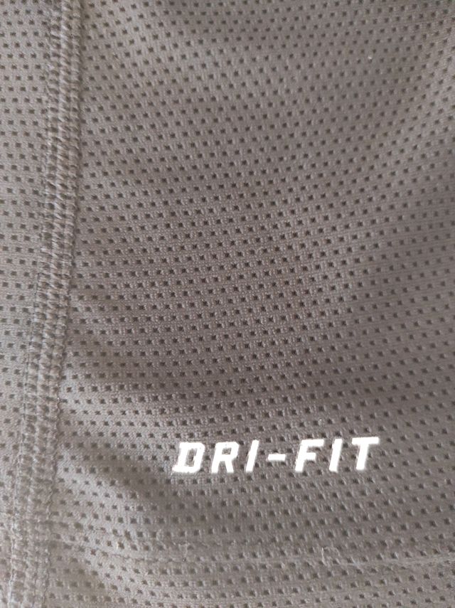 Camiseta deportiva para mujer.