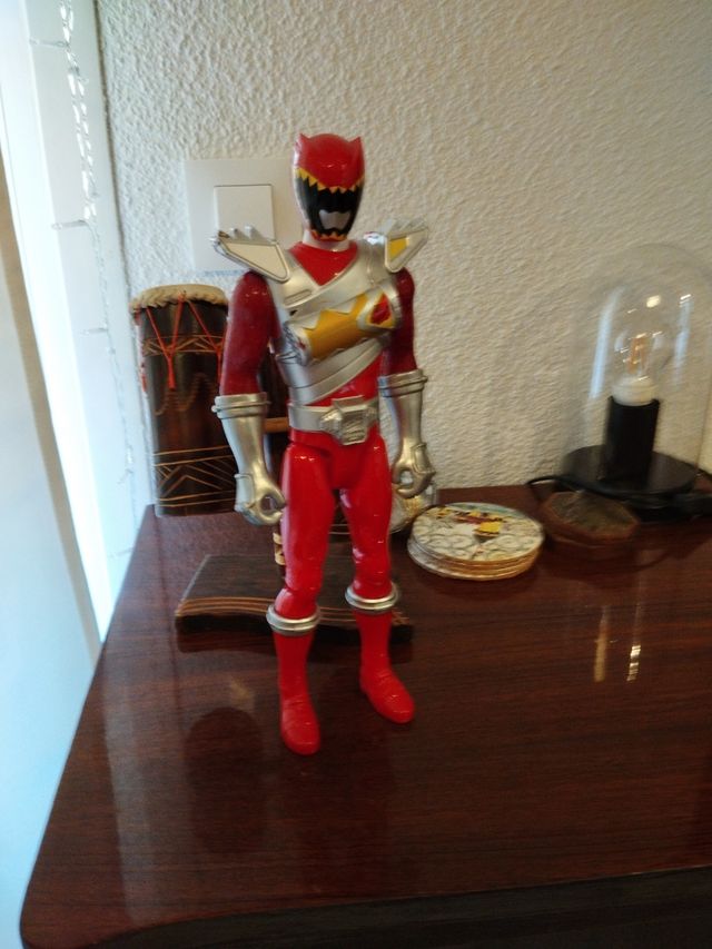 Figura Power Ranger rojo 30cm